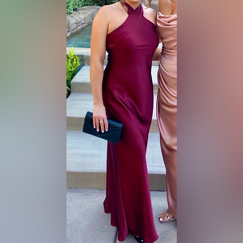 LOVELY Imogen Twist Halter Charmeuse Trumpet Gown
 
CABERNET, Size Small - Picture 2 of 8